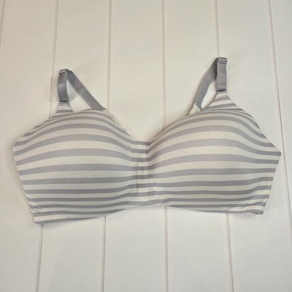 Torrid Gray White Stripe Lightly Lined Wire Free Bra Size 42 DDD‎ Back Smoothing - Picture 1 of 4